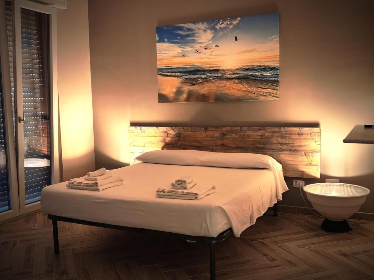 Hotel The House Of The Waves Brindisi Exterior foto